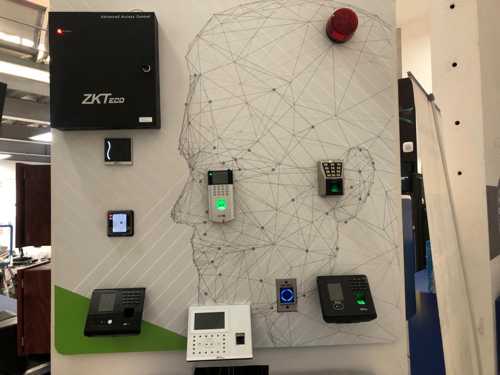 Control de acceso biométrico negocio CDMX